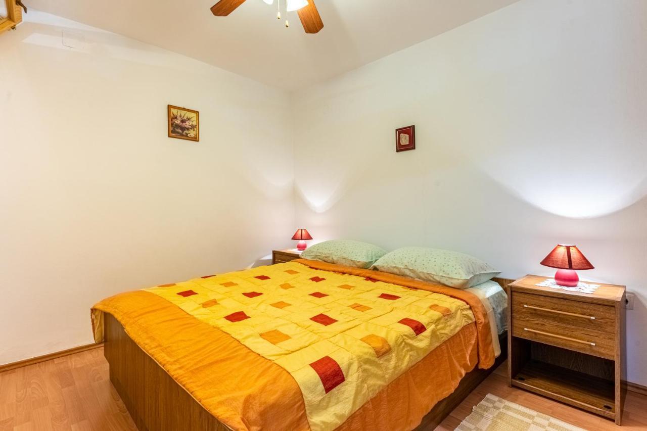 Kovacine Apartment Cres Eksteriør bilde