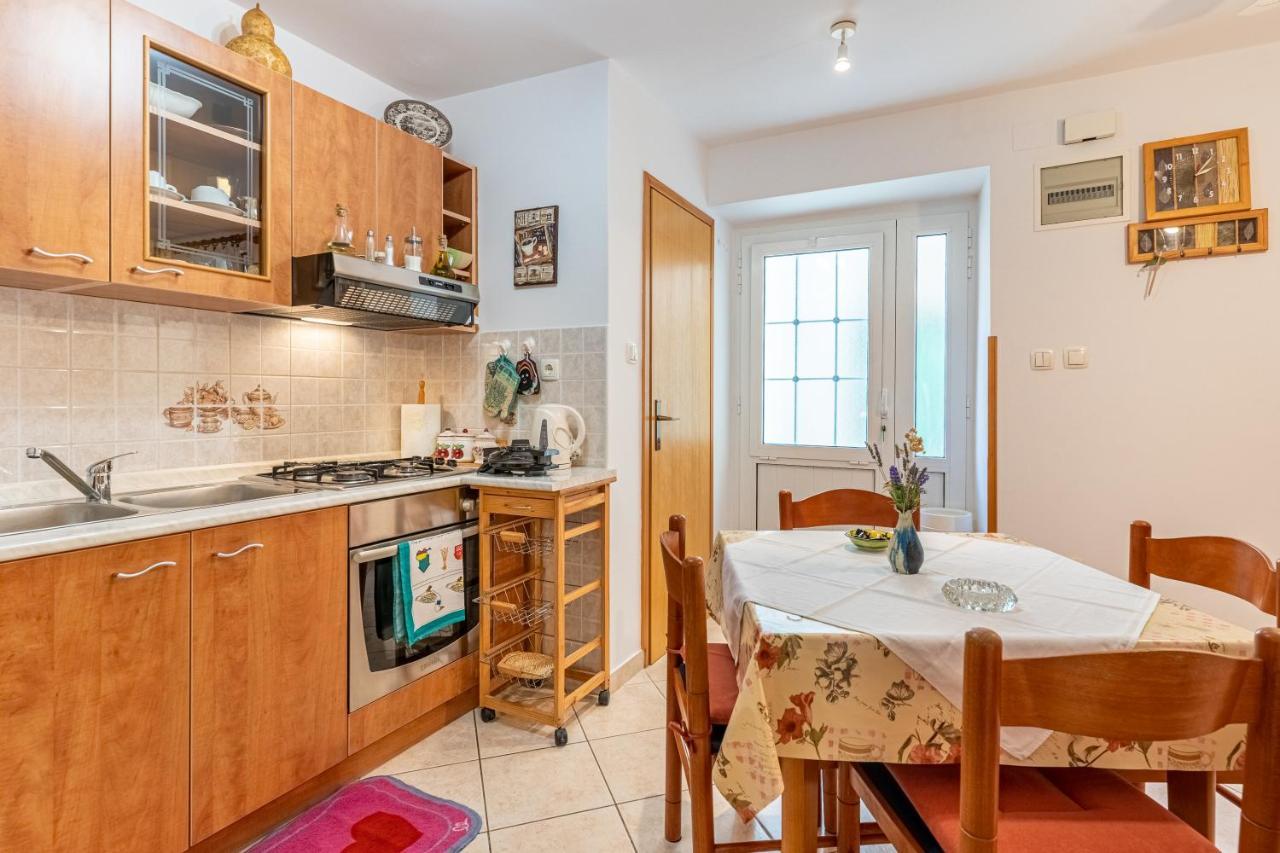 Kovacine Apartment Cres Eksteriør bilde