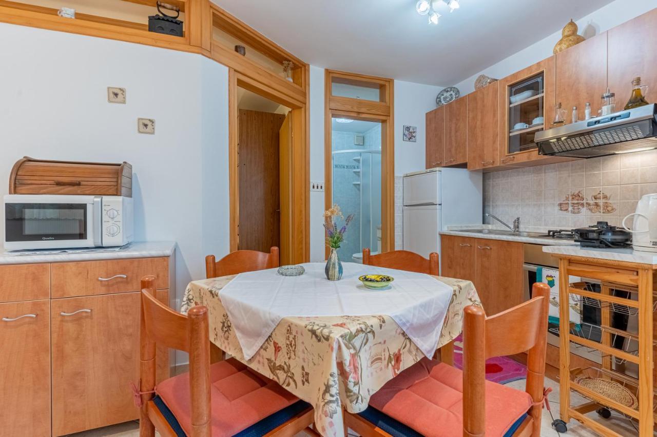 Kovacine Apartment Cres Eksteriør bilde